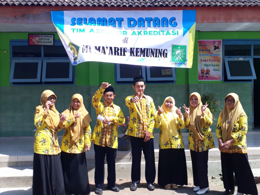 Guru MI Ma'arif Kemuning