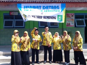 Guru MI Ma'arif Kemuning